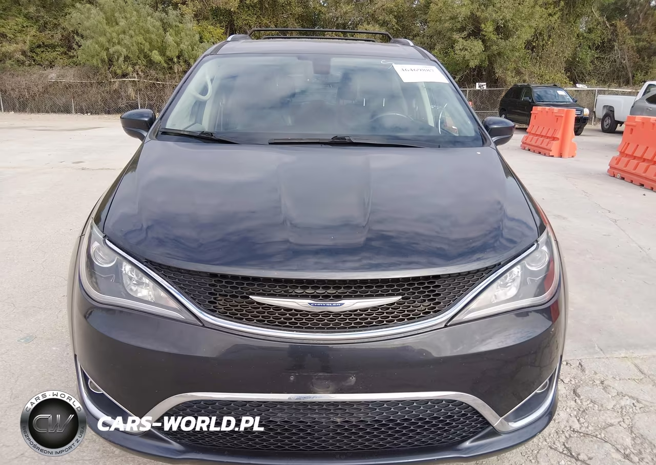 2020 Chrysler Pacifica Touring L VIN:2C4RC1BG5LR133572 - 6