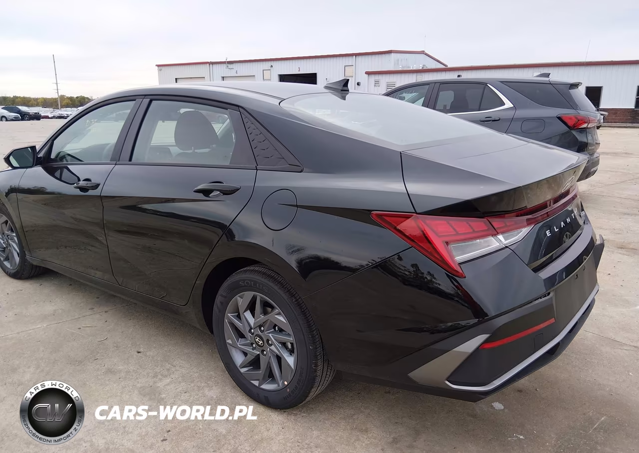 2026 Hyundai Elantra Hybrid Blue VIN:KMHLM4DJ8TU221124 - 17