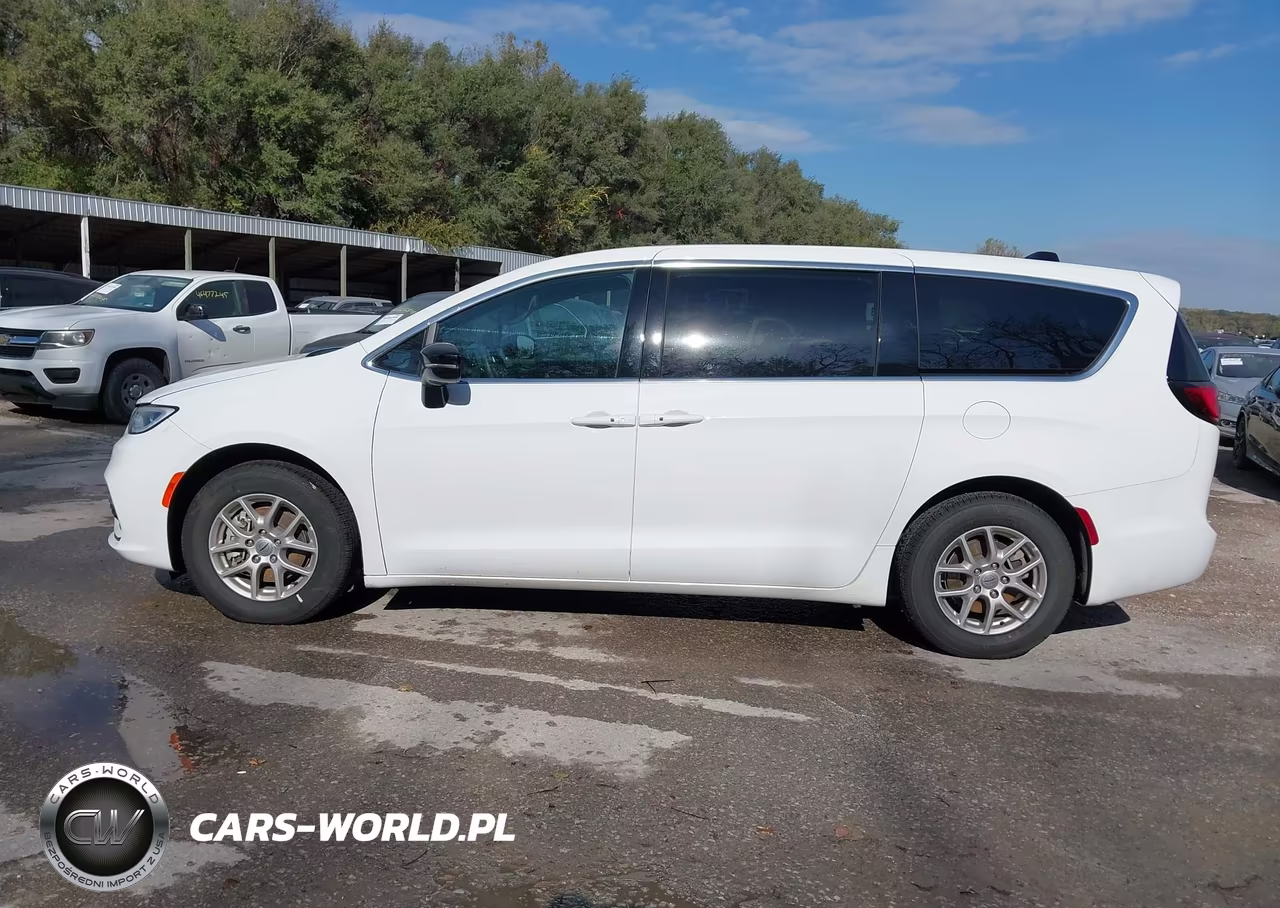 2025 Chrysler Pacifica Select VIN:2C4RC1BG2SR570380 - 14
