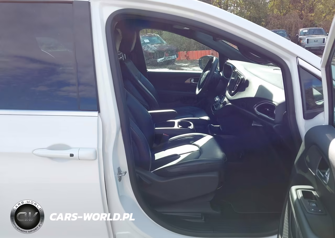 2025 Chrysler Pacifica Select VIN:2C4RC1BG2SR570380 - 5