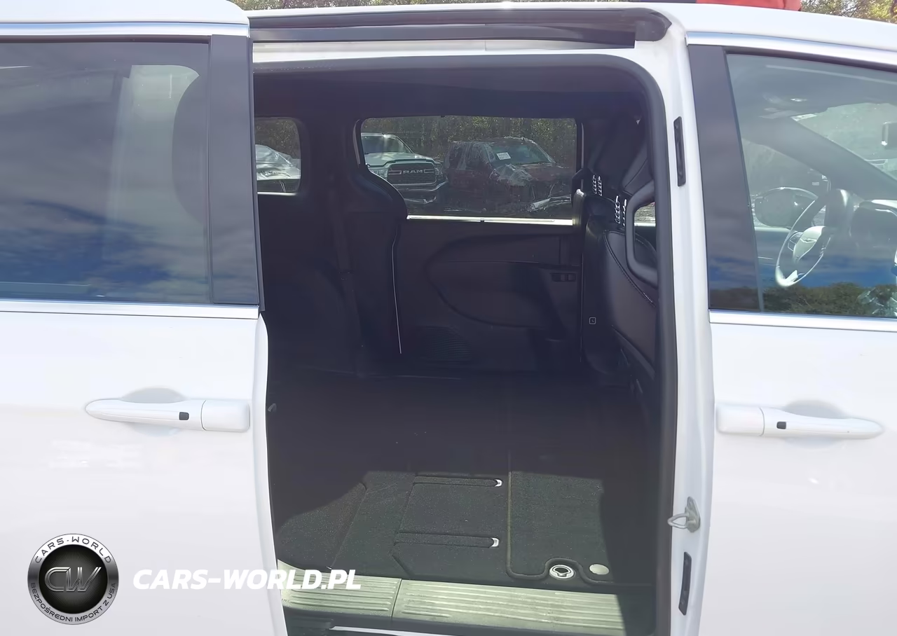 2025 Chrysler Pacifica Select VIN:2C4RC1BG2SR570380 - 8
