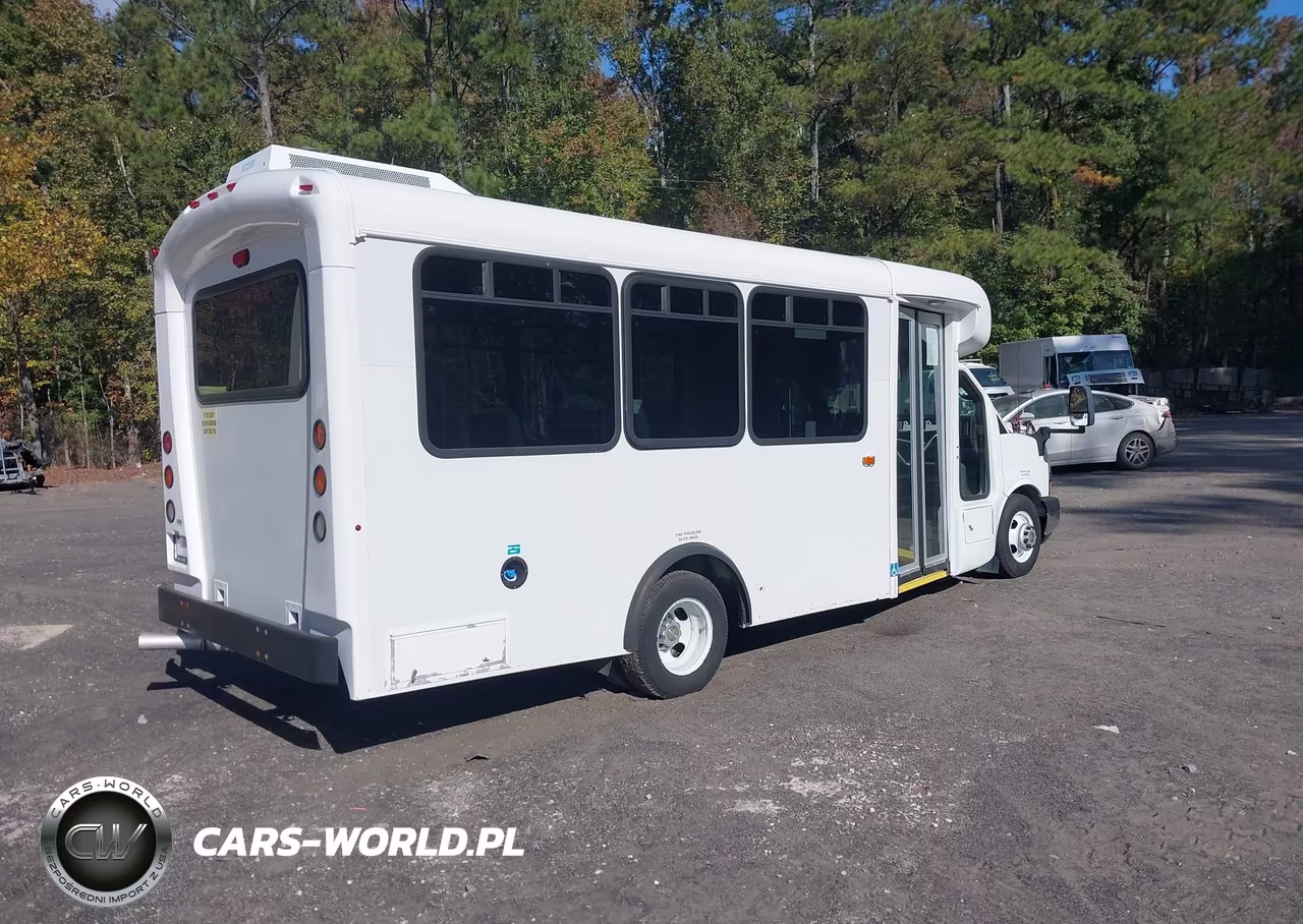 2012 Chevrolet Express Cutaway 4500 Series Diesel VIN:1GB6G5BL9C1174615 - 4