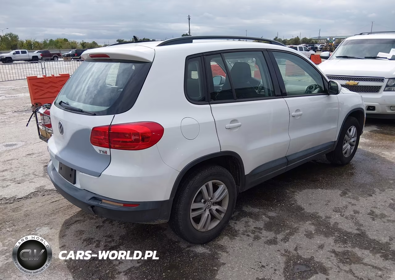 2016 Volkswagen Tiguan S VIN:WVGAV7AX4GW006686 - 4