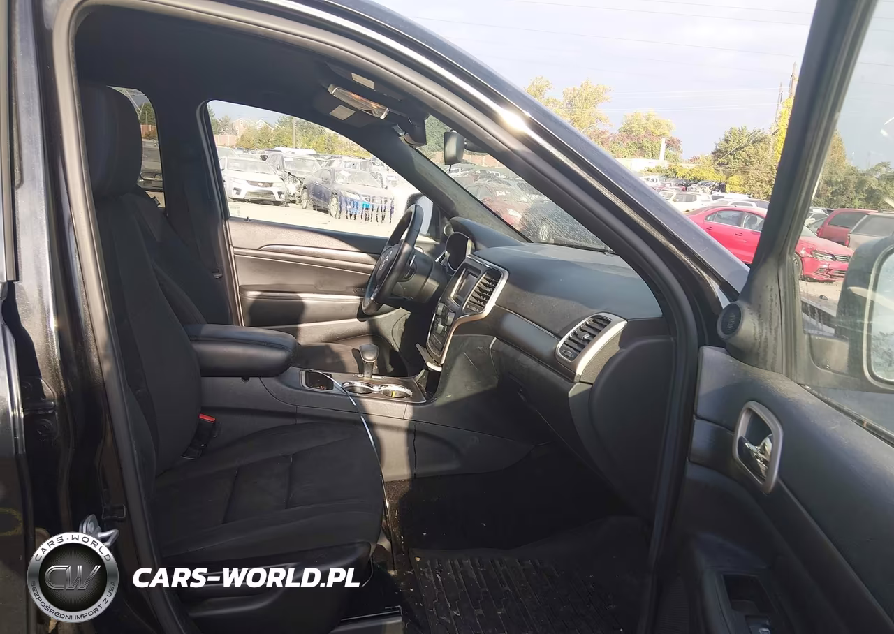 2014 Jeep Grand Cherokee Laredo VIN:1C4RJFAGXEC352480 - 5