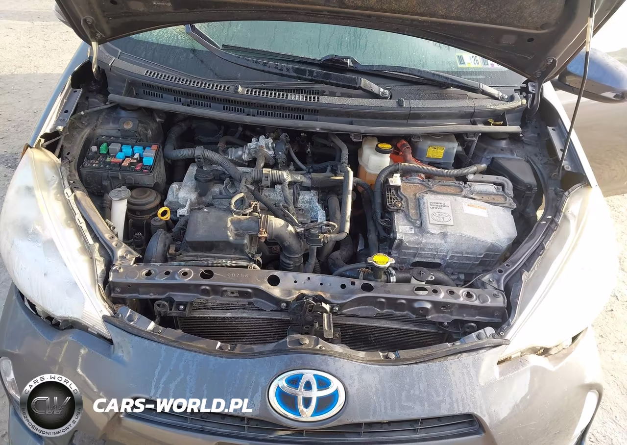 2014 Toyota Prius C VIN:JTDKDTB36E1569085 - 10
