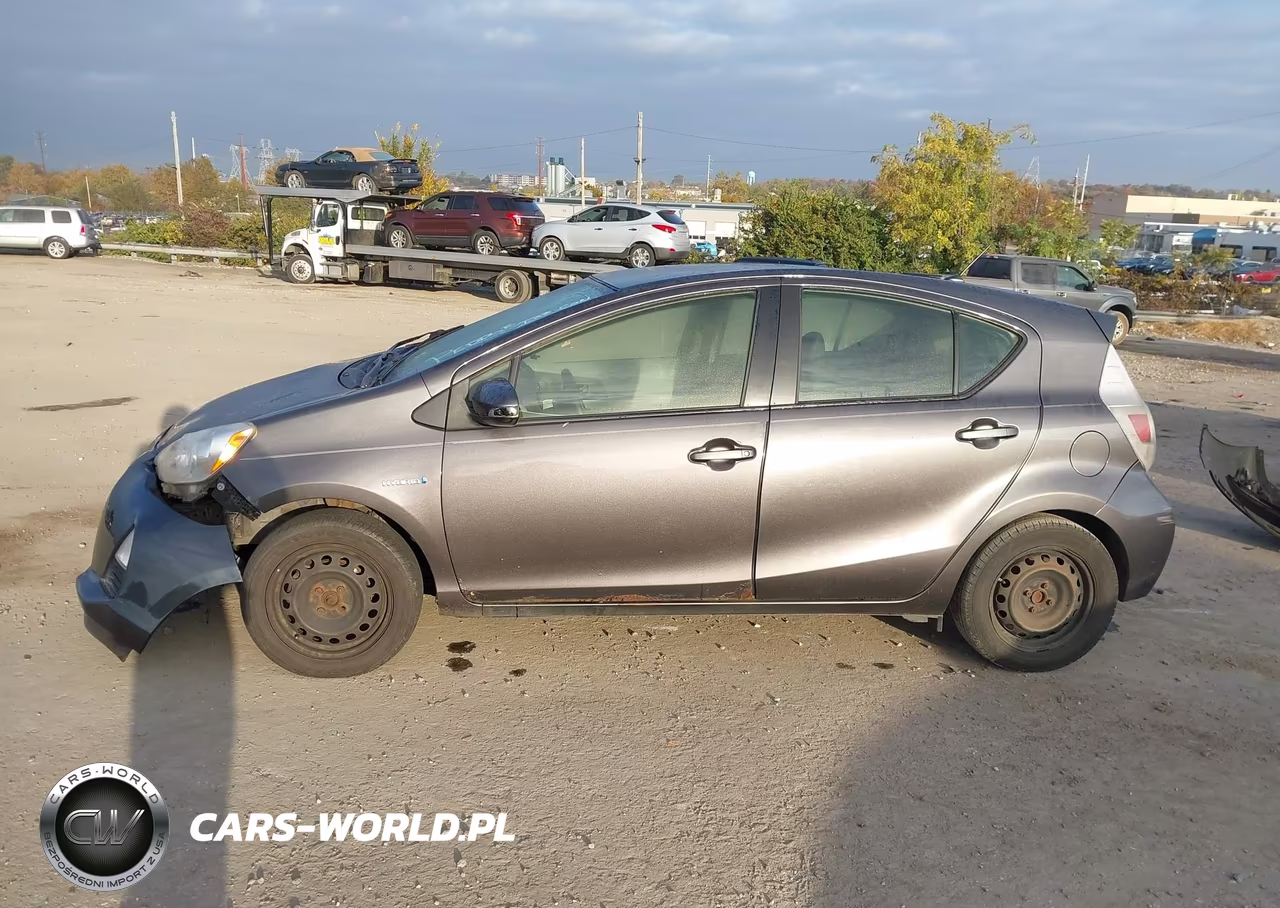 2014 Toyota Prius C VIN:JTDKDTB36E1569085 - 14