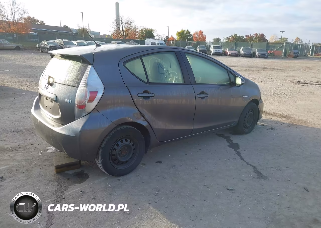 2014 Toyota Prius C VIN:JTDKDTB36E1569085 - 4