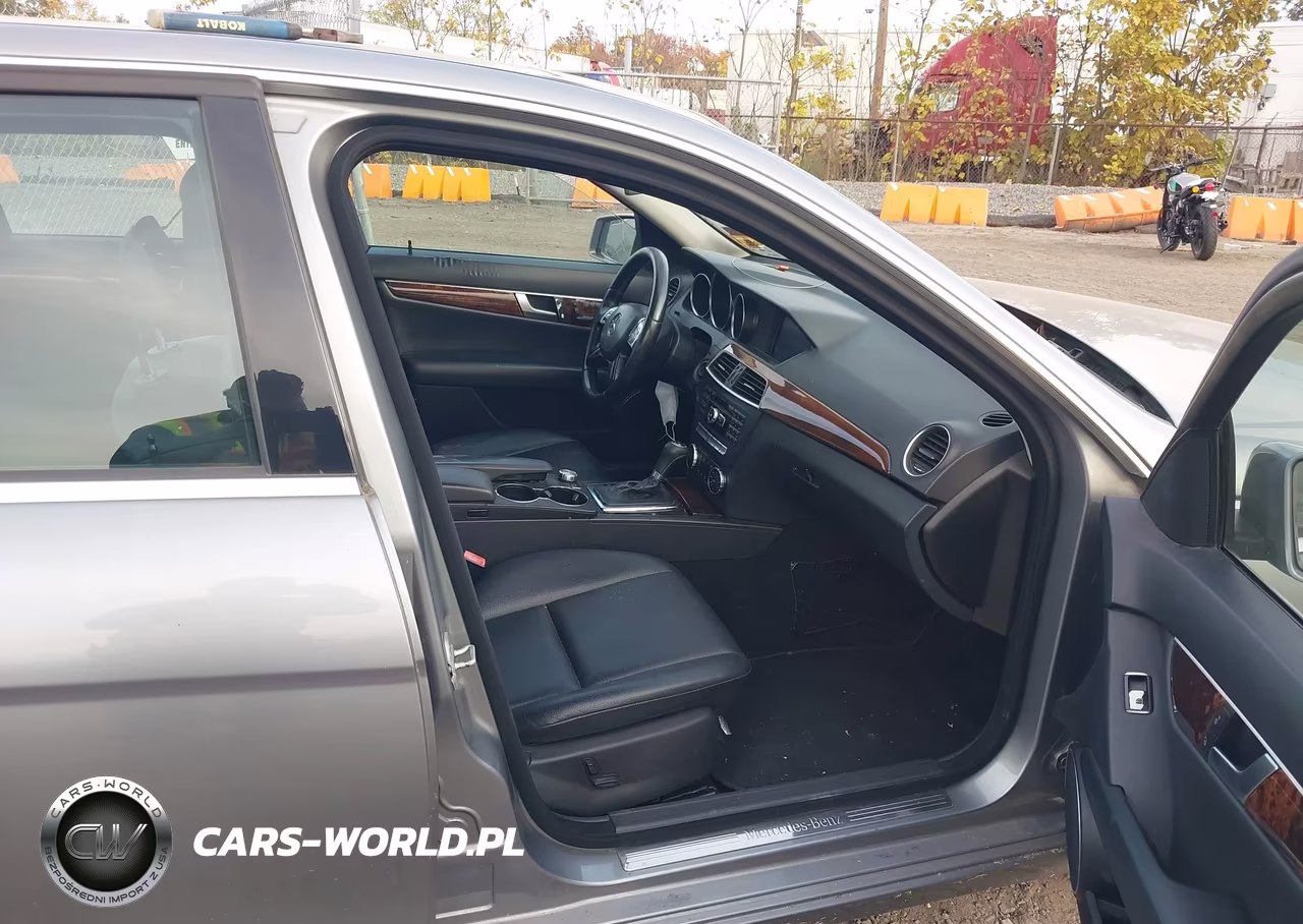 2014 Mercedes-Benz C 300 Luxury 4Matic VIN:WDDGF8AB0EG185022 - 5