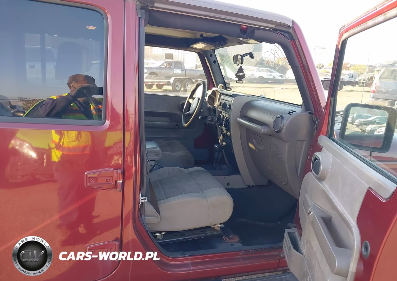 2007 Jeep Wrangler Unlimited Sahara VIN:1J8GA591X7L106428 - 5