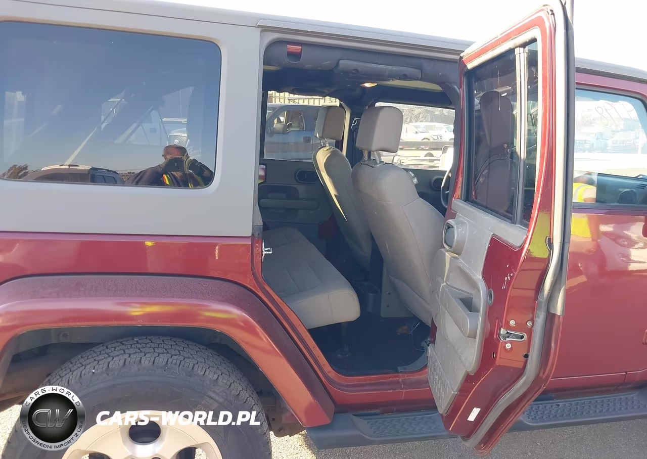 2007 Jeep Wrangler Unlimited Sahara VIN:1J8GA591X7L106428 - 8