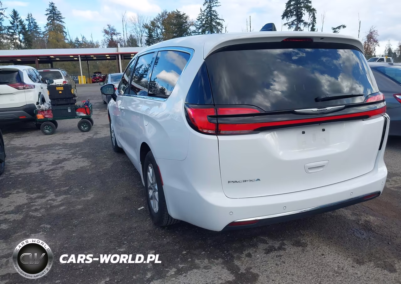 2025 Chrysler Pacifica Select VIN:2C4RC1BG9SR506093 - 3