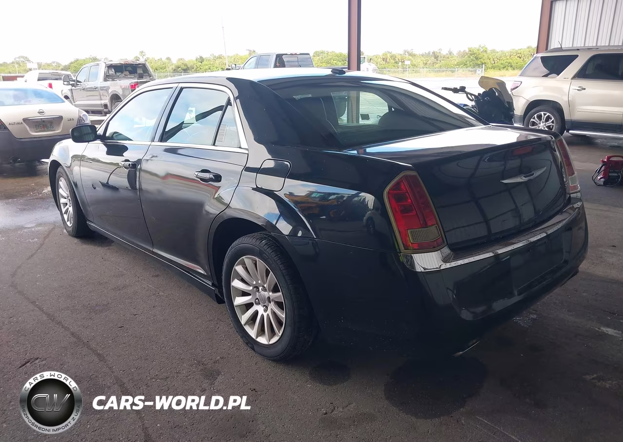 2013 Chrysler 300 Motown VIN:2C3CCAAG8DH600258 - 3
