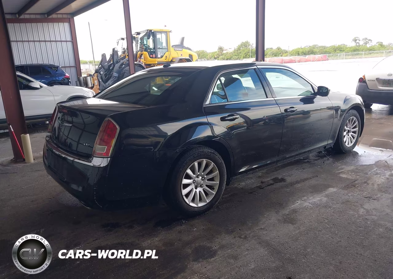2013 Chrysler 300 Motown VIN:2C3CCAAG8DH600258 - 4