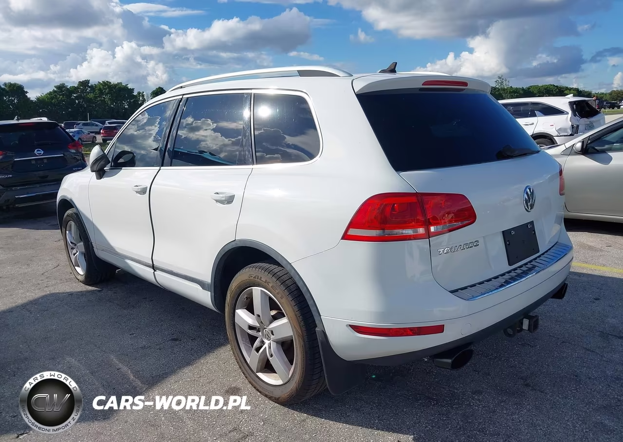 2014 Volkswagen Touareg Tdi Lux VIN:WVGEP9BP4ED005522 - 3