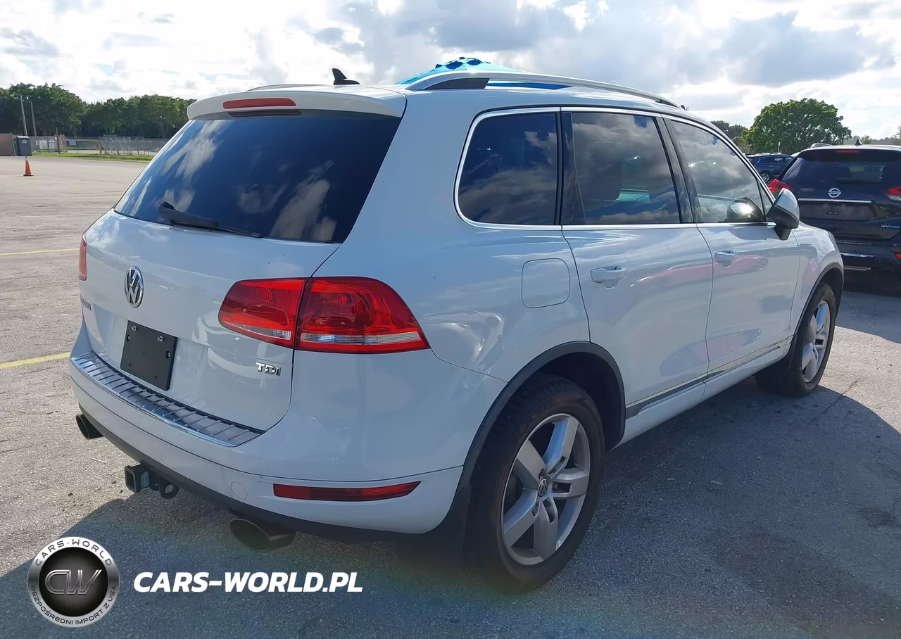 2014 Volkswagen Touareg Tdi Lux VIN:WVGEP9BP4ED005522 - 4