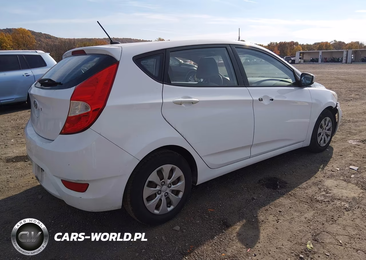2015 Hyundai Accent Gs VIN:KMHCT5AE7FU213052 - 4