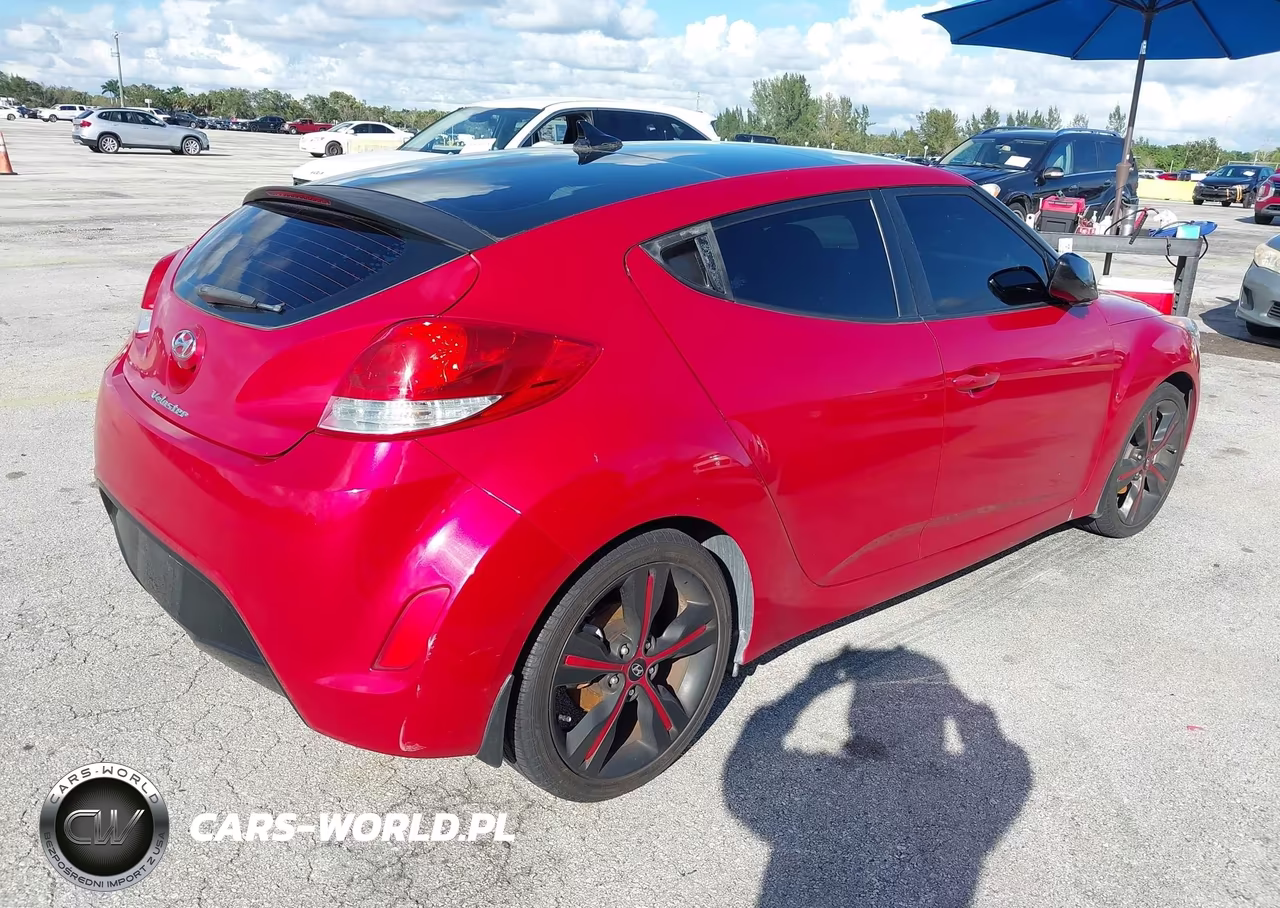 2016 Hyundai Veloster VIN:KMHTC6AD8GU281410 - 4