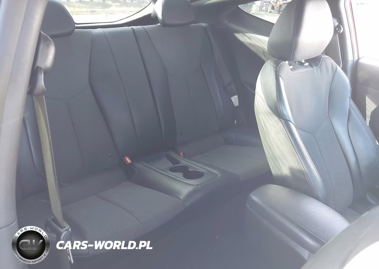 2016 Hyundai Veloster VIN:KMHTC6AD8GU281410 - 8