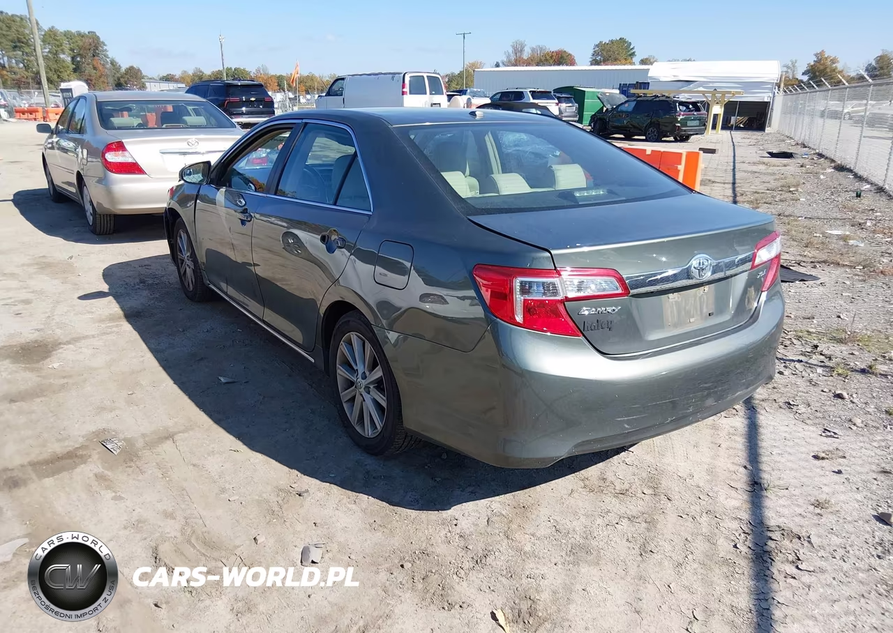 2013 Toyota Camry Xle VIN:4T4BF1FK3DR307054 - 3