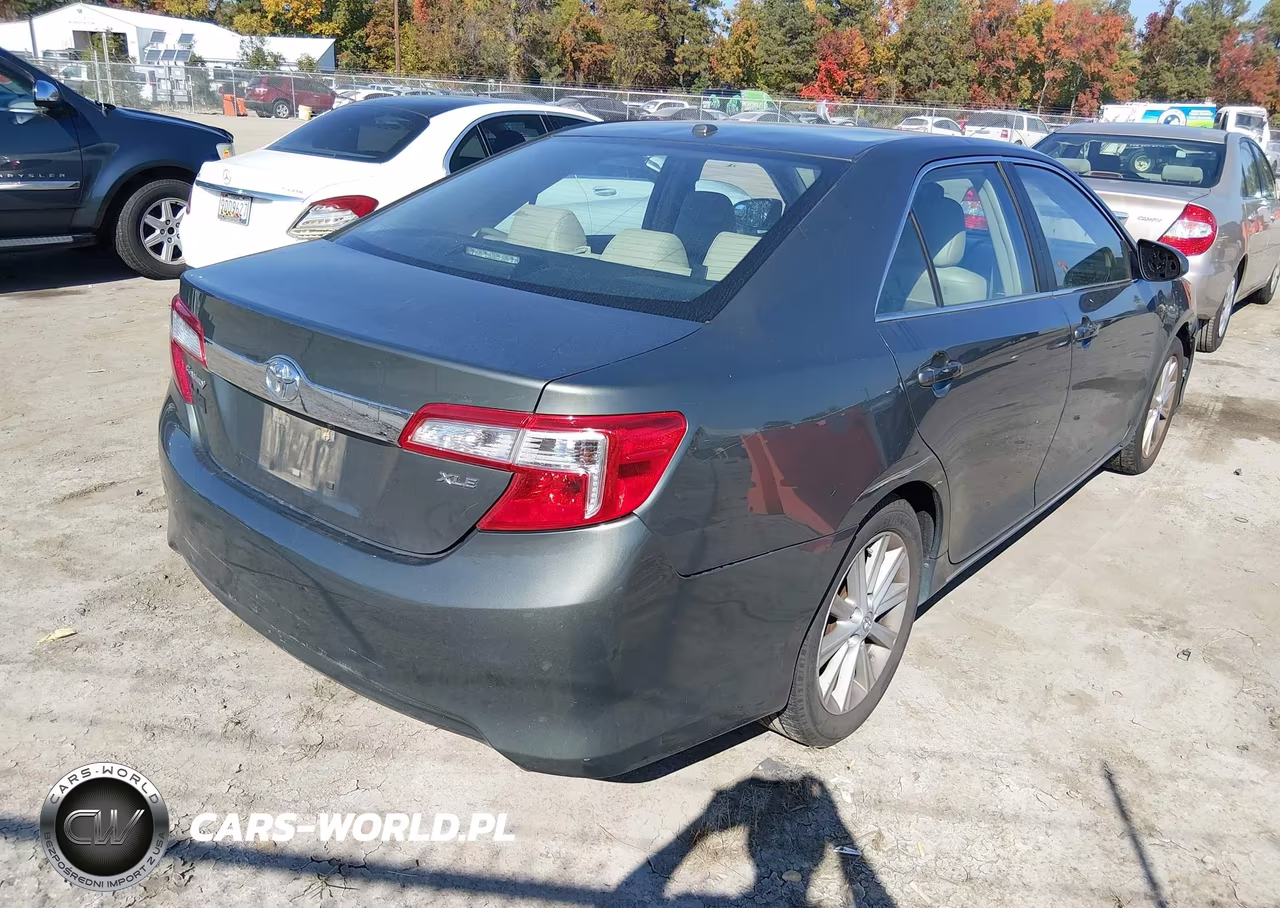 2013 Toyota Camry Xle VIN:4T4BF1FK3DR307054 - 4