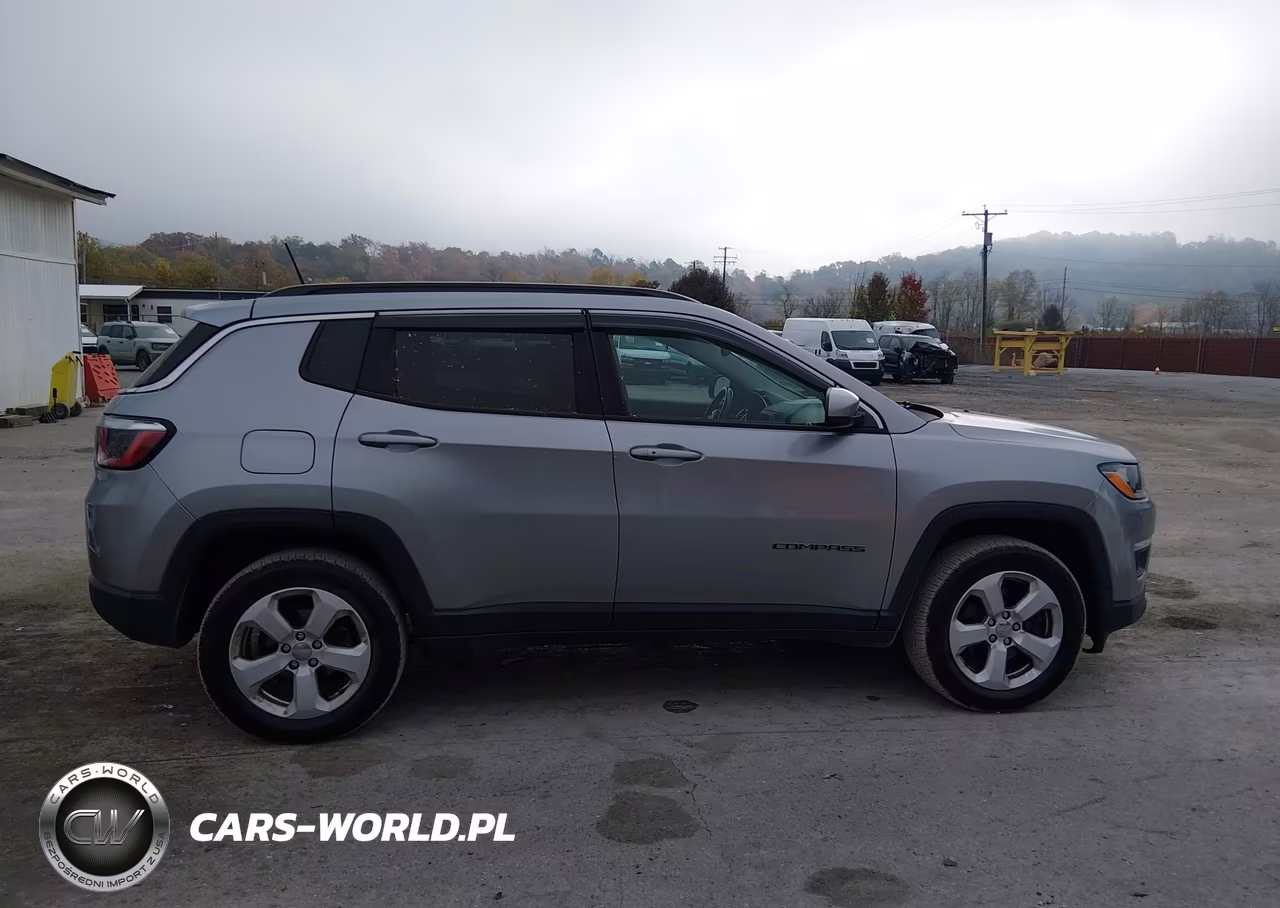 2018 Jeep Compass Latitude 4X4 VIN:3C4NJDBB7JT258870 - 13