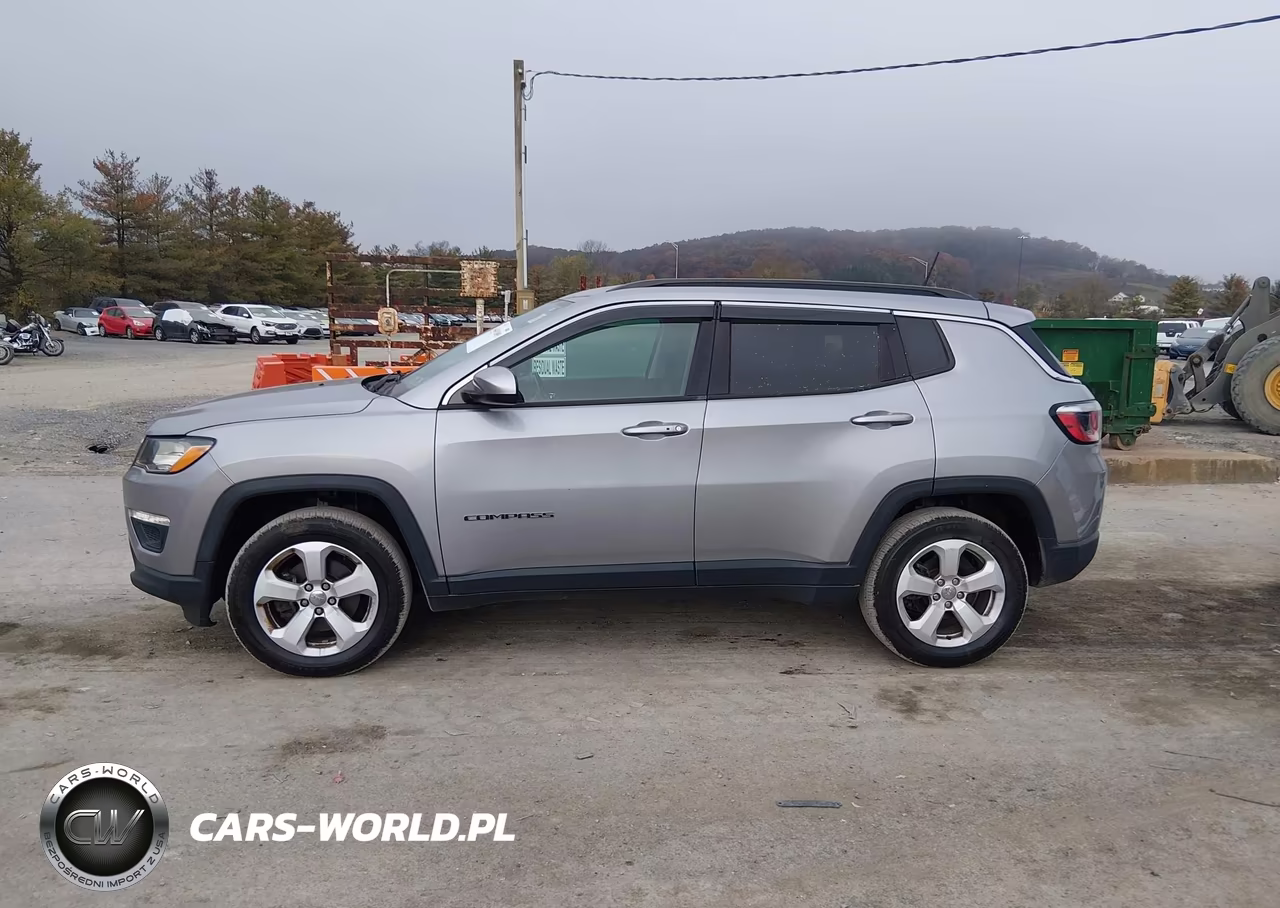 2018 Jeep Compass Latitude 4X4 VIN:3C4NJDBB7JT258870 - 14
