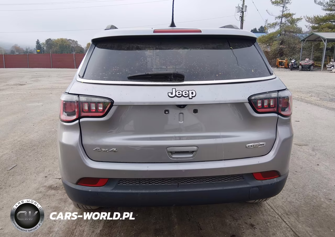 2018 Jeep Compass Latitude 4X4 VIN:3C4NJDBB7JT258870 - 16