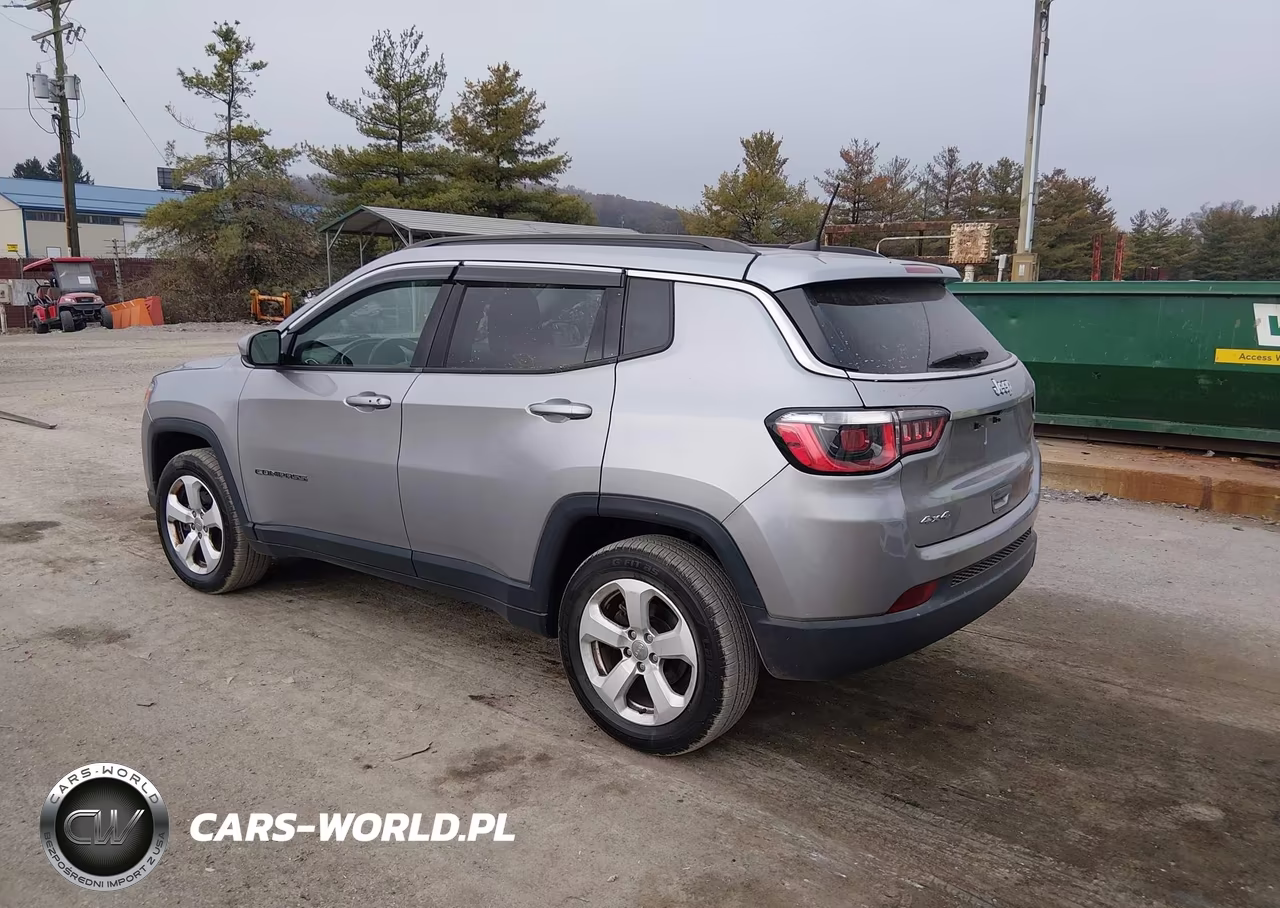 2018 Jeep Compass Latitude 4X4 VIN:3C4NJDBB7JT258870 - 3