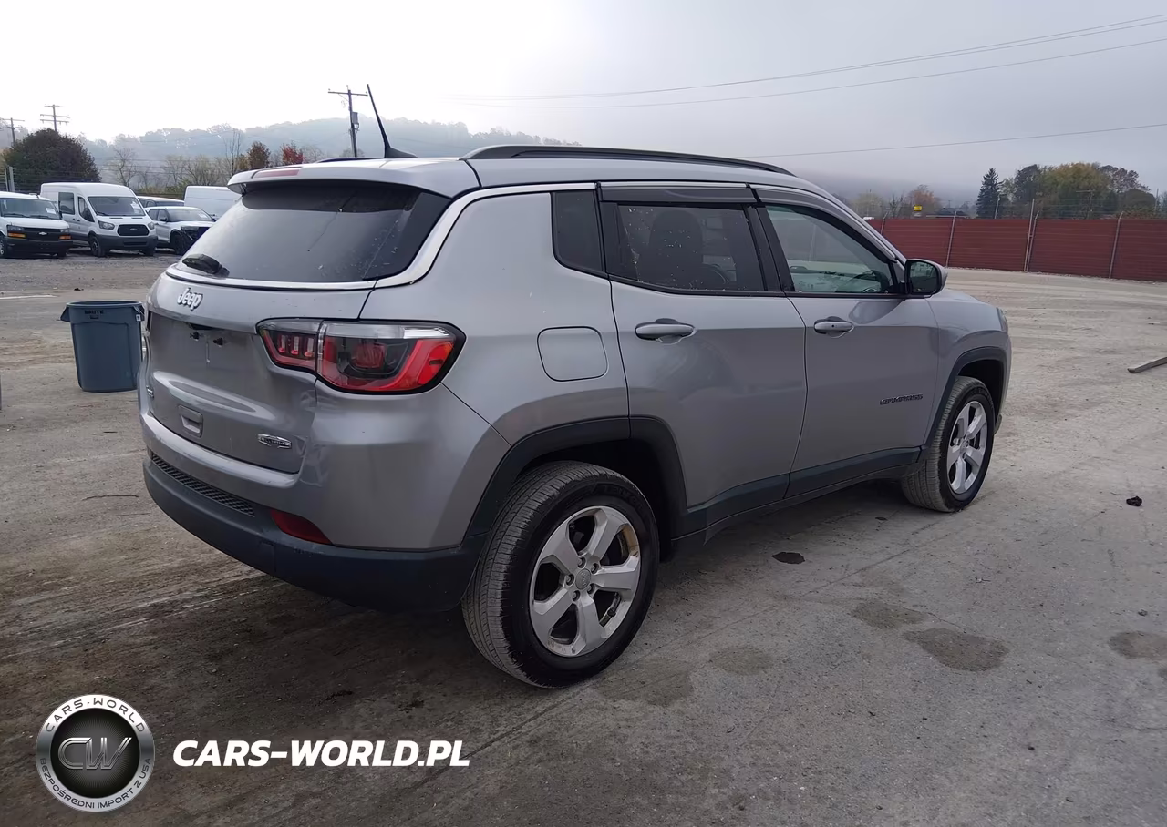 2018 Jeep Compass Latitude 4X4 VIN:3C4NJDBB7JT258870 - 4