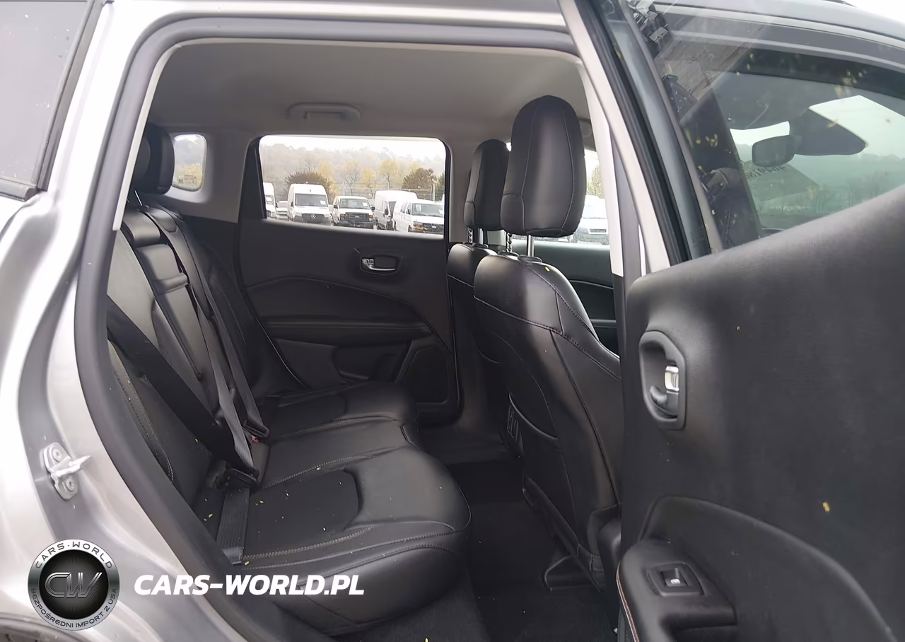 2018 Jeep Compass Latitude 4X4 VIN:3C4NJDBB7JT258870 - 8